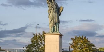 Statue of Liberty in Paris: A Secret You'll Love 