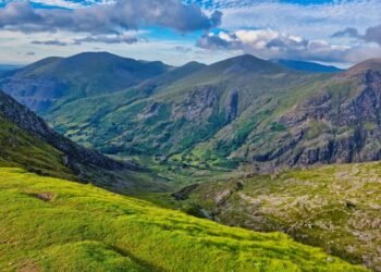 Snowdon Peak: The Shocking Truth About Climbing It