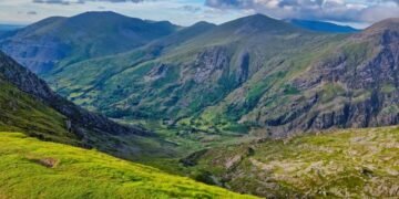 Snowdon Peak: The Shocking Truth About Climbing It 
